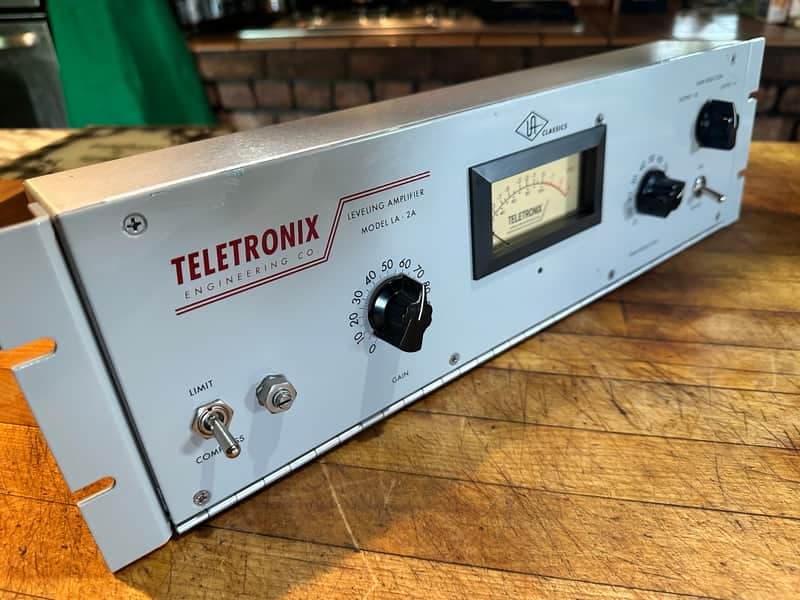 Universal Audio LA-2A Leveling Amplifier / Optical Compressor - NICE!