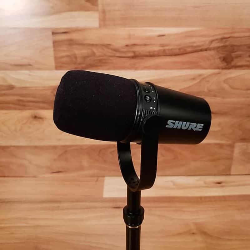 Shure Motiv MV7-K Podcasting, Streaming, Home Recording and Gaming Microphone Black