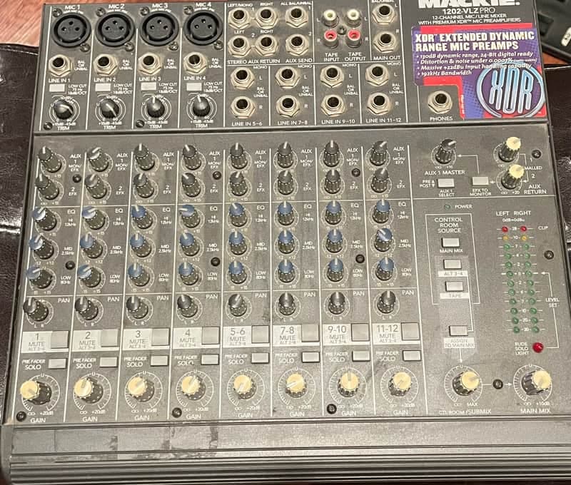 Mackie 1202-VLZ Pro 12-Channel Mic / Line Mixer 2000 - 2007 - Dark Gray