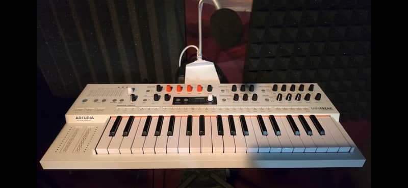 Arturia MiniFreak Vocoder 37-Key 6-Voice Polyphonic Hybrid Synthesizer 2025 - Present - White