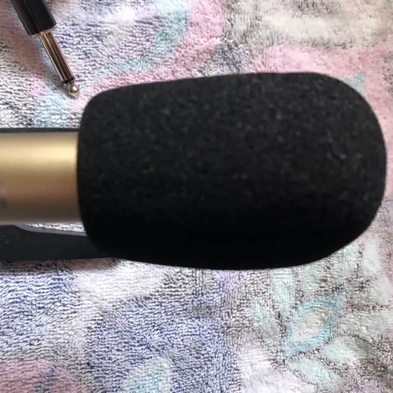 Radio Shack 33-1045A microphone, hot-rodded with LR44 batteries