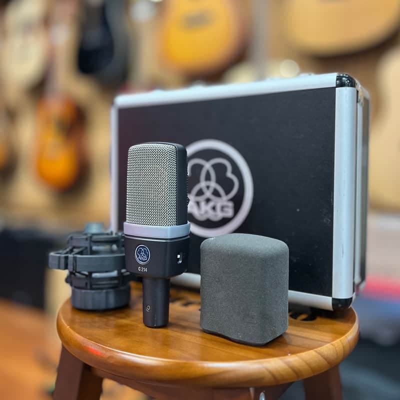 USED AKG C214 Large Diaphragm Condenser Microphone W/Case and Shkmt