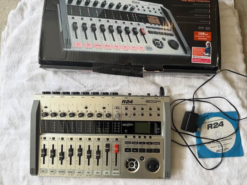 Zoom R24 Multitrack Recorder / Audio Interface / Controller – Great Condition