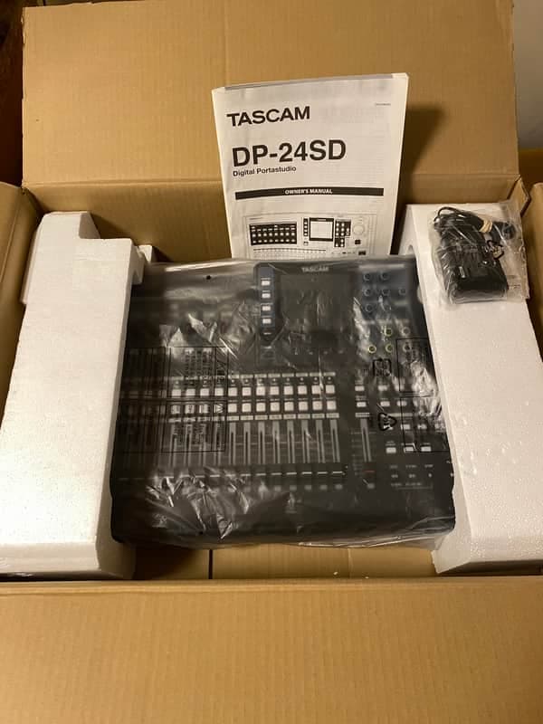 TASCAM DP-24SD 24-track Digital Portastudio 2015 - Present - Black