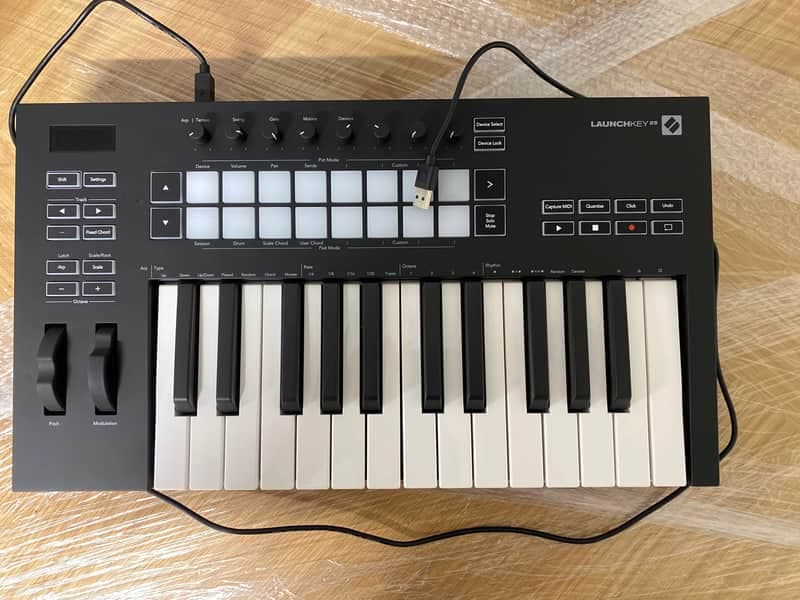 Novation Launchkey 25 MK3 MIDI Keyboard Controller 2020 - Present - Black