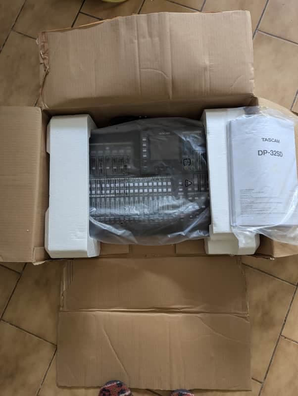 TASCAM DP-32SD 32-track Digital Portastudio 2014 - Present - Black