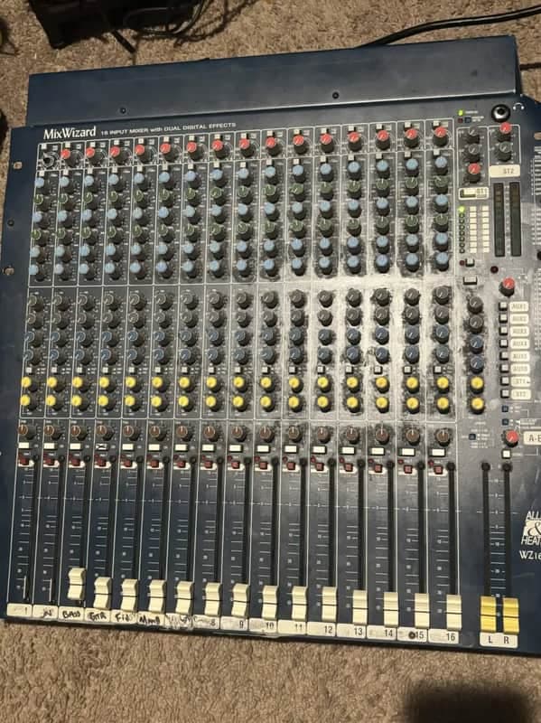 Allen & Heath MixWizard WZ3 16:2 16-Input Stereo Mixer 2004 - 2013 Blue