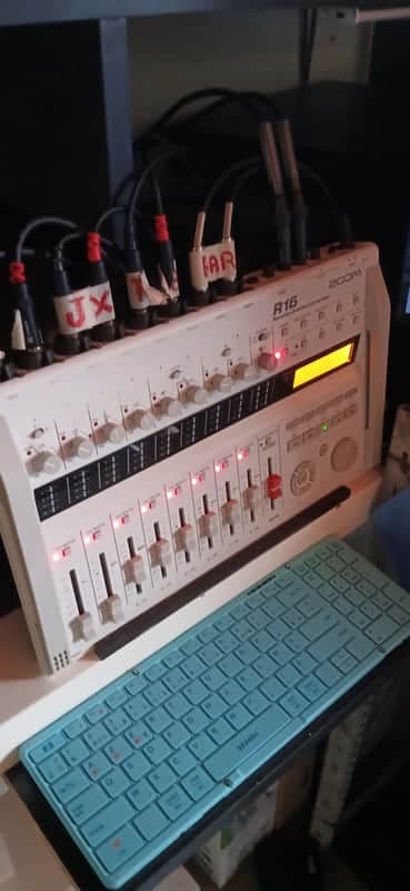 Zoom R16 USB Audio Interface / Digital Multitrack Recorder / Control Surface 2010s - White