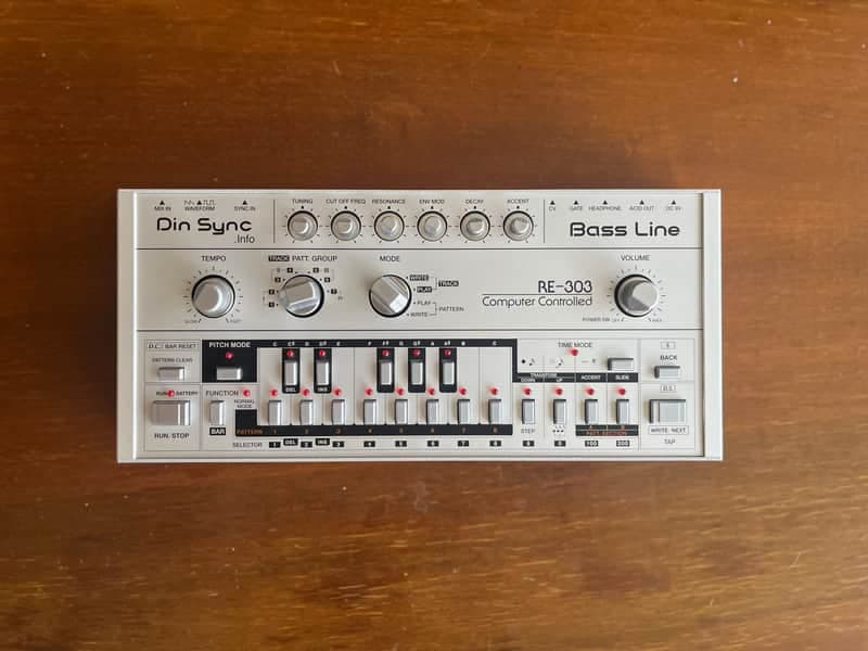 DinSync RE-303 (Roland TB-303 Clone)