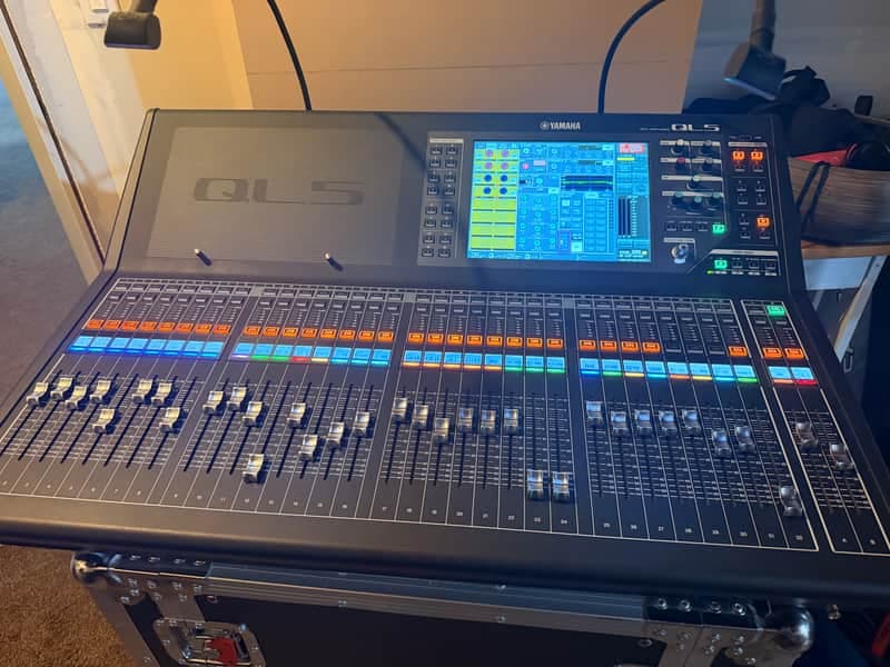 Yamaha QL5 64-Channel Digital Mixing Console w/ Dust Cover & Lamps