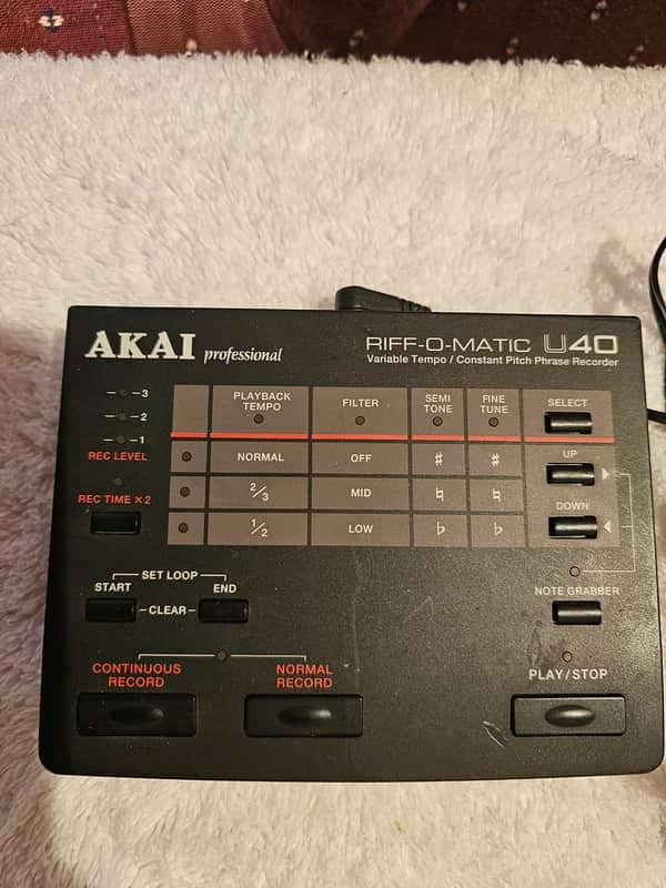 Akai Professional Riff-O-Matic U40 Variable Tempo Constant Pitch Phrase Recorder