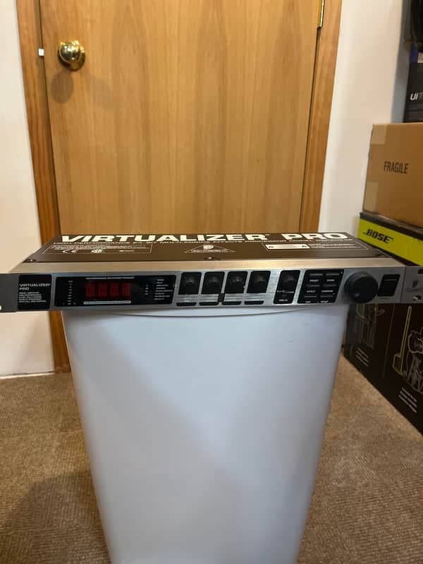 Behringer Virtualizrer Pro 1990 - isilver
