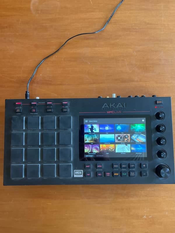 Akai MPC Live Standalone Sampler / Sequencer 2017 - 2020 - Black