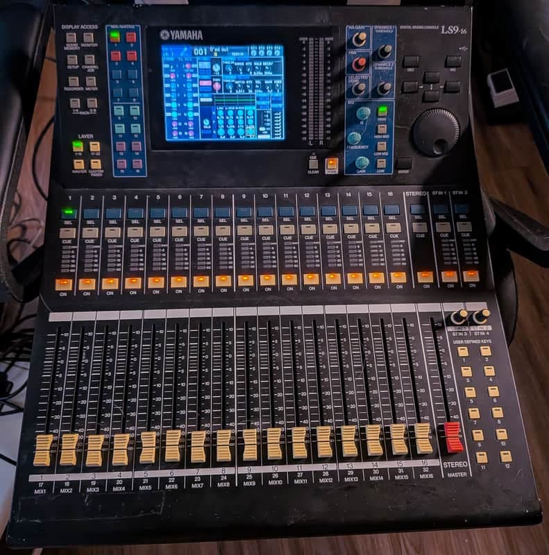 Yamaha LS9-16 2011 - Present - Gray