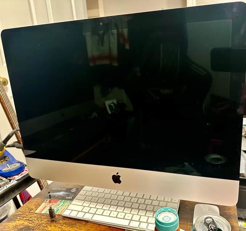 Apple iMac 21.5 6 core i5 250gb ssd 8 gb ram 2019 - Silver