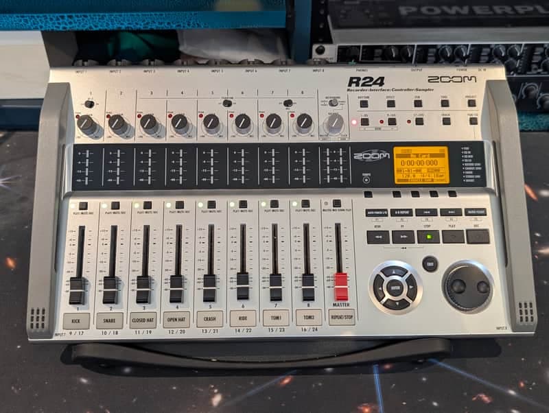 Zoom R24 Multitrack Recorder / Audio Interface / Control Surface / Sampler — Tested & Working
