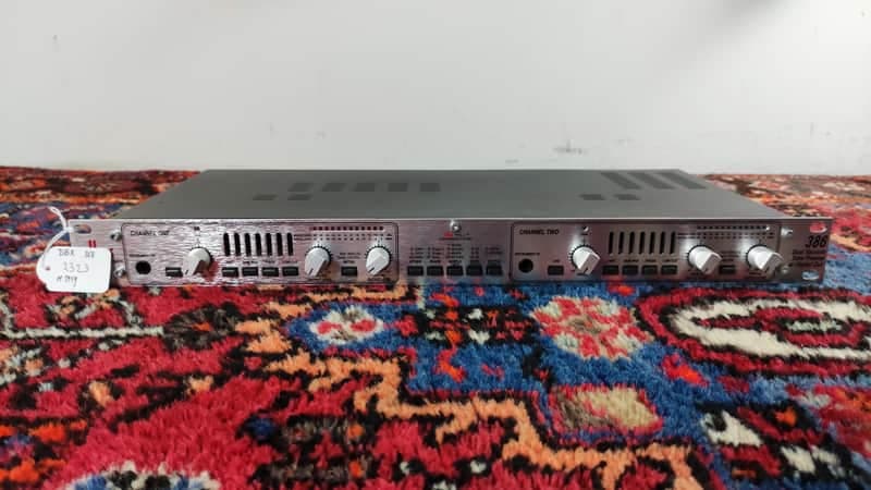 dbx 386 Dual Vaccuum Tube Preamp with Digital Out (Warranty)