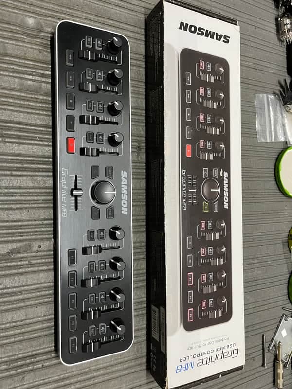 Samson Graphite MF8 Mini USB MIDI Fader Controller 2010s - Black