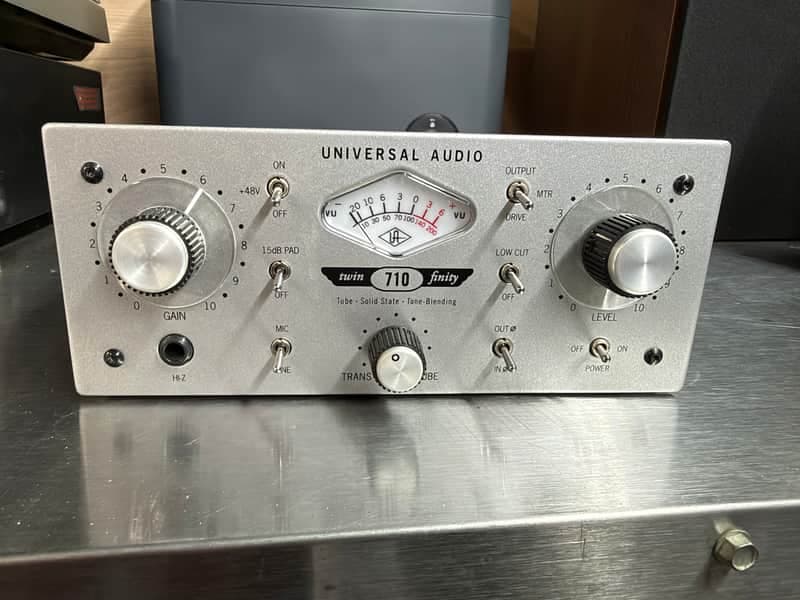 UA> 710 Twin-Finity