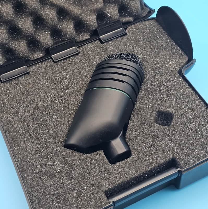☆Vintage 1990s AKG D3400 Dynamic Microphone w/ Case #4