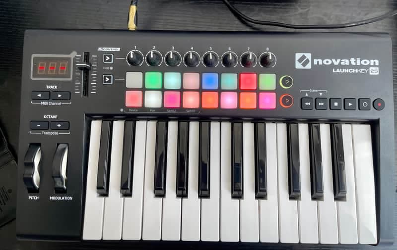 Novation Launchkey 25 MKII MIDI Keyboard Controller 2015 - 2020 - Black