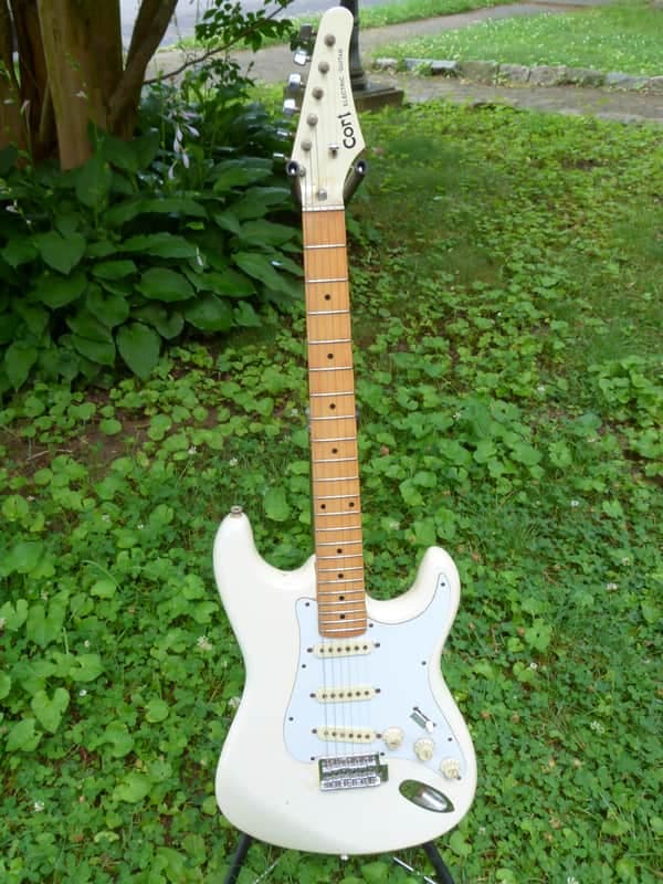 Cort electric guitar strat style white
