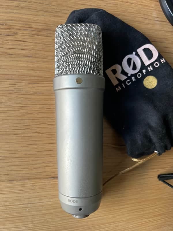 RODE NT1-A Large Diaphragm Cardioid Condenser Microphone 2002 - Present - Silver