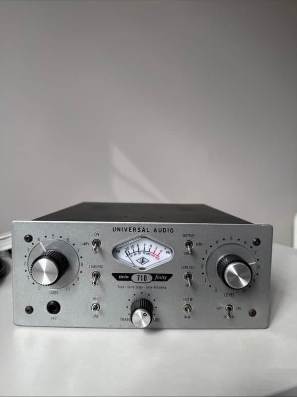 Universal Audio 710 Twin-Finity Microphone Preamp 2009 - Present - Silver