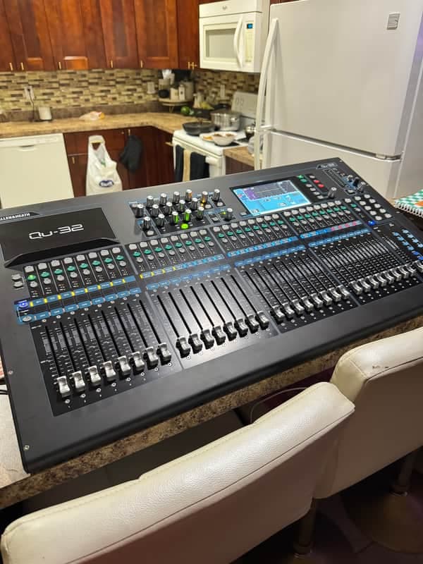 Allen & Heath QU-32 32-Channel Digital Mixer 2015 - Present - Black