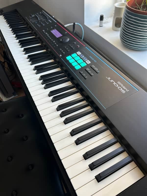 Roland Juno DS88 Synthesizer 2018 - Present - Black