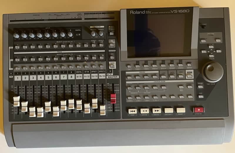Roland VS-1680 24-Bit Digital Workstation Gray + Customized Flight case