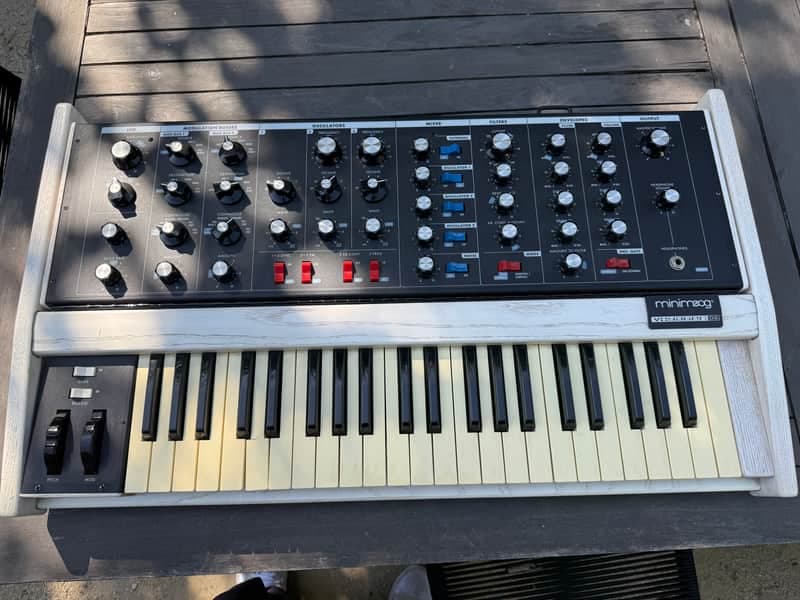 Moog Minimoog Voyager Old School 44-Key Monophonic Synthesizer 2008 - 2009 - Whitewash Cabinet