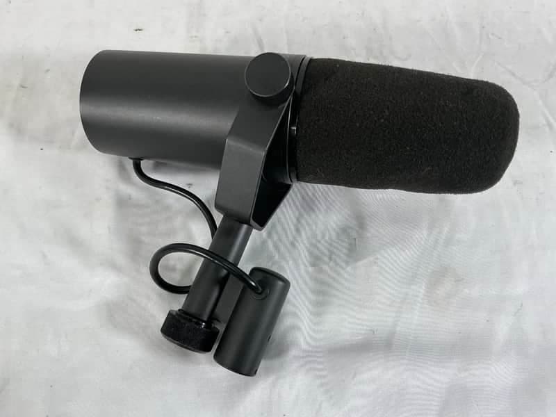 Shure SM7B Cardioid Dynamic Microphone - Black