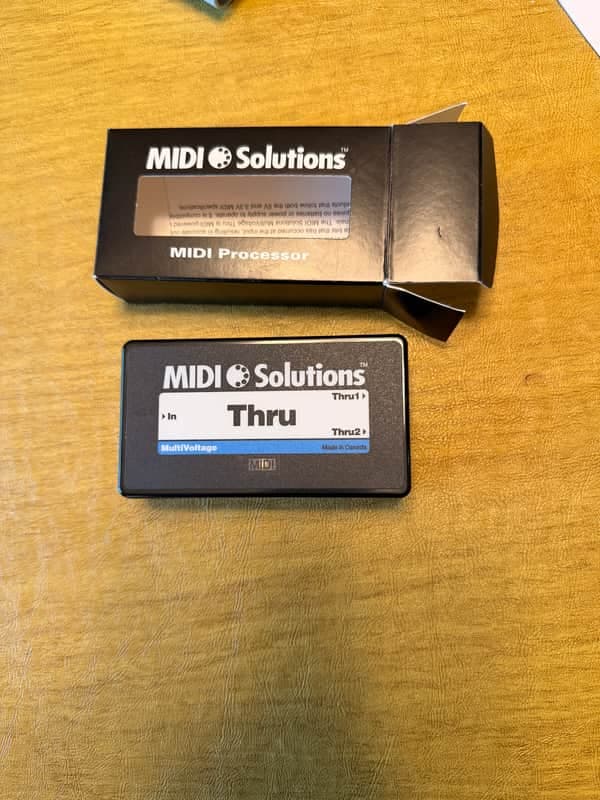 MIDI Solutions MIDI Solutions MultiVoltage Thru 1-in 2-out MIDI Through Box 2000’s - Black