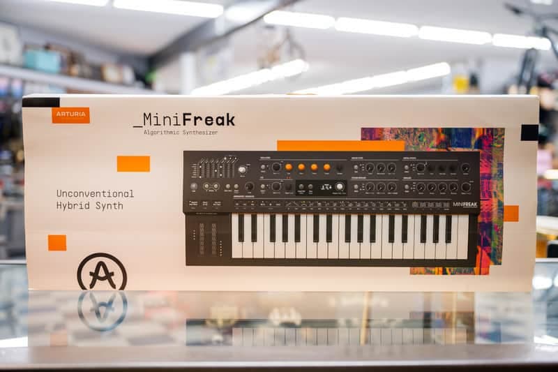 Arturia MiniFreak 37-Key 6-Voice Polyphonic Hybrid Synthesizer 2022 - Present - Black