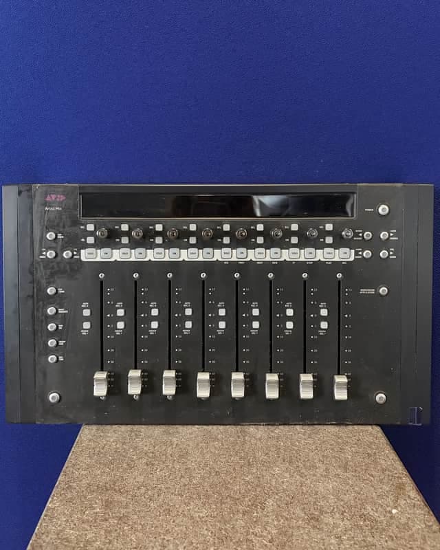 Avid Artist Mix 2010s - Black