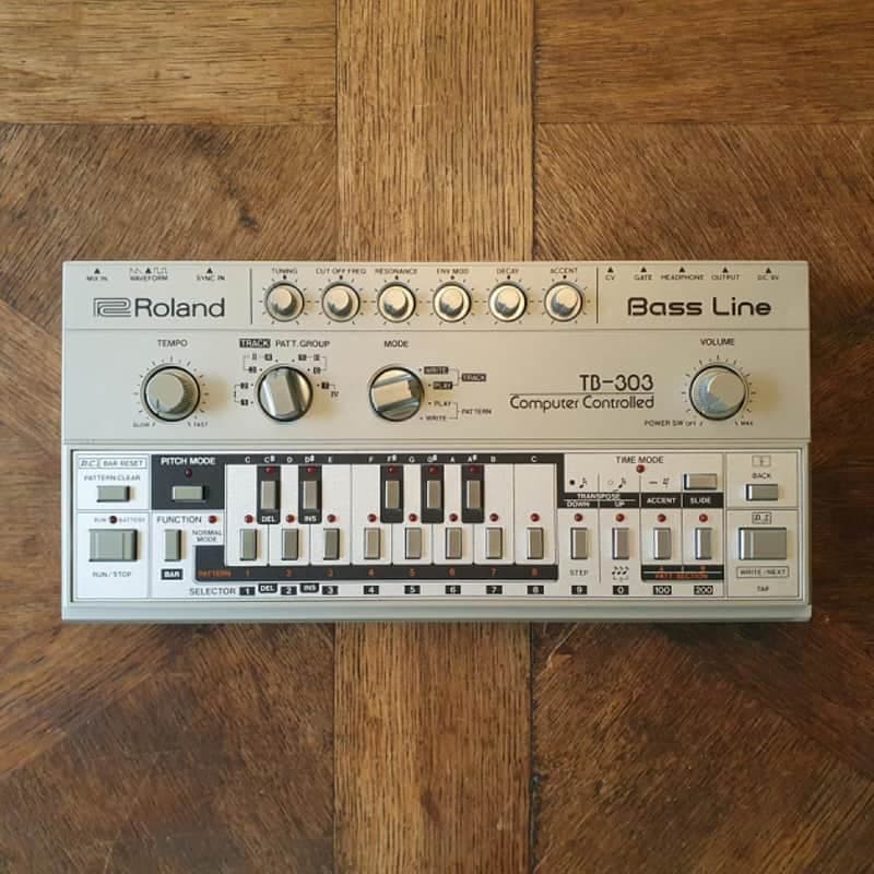 Roland TB-303 Bass Line 1982 - Parfaite