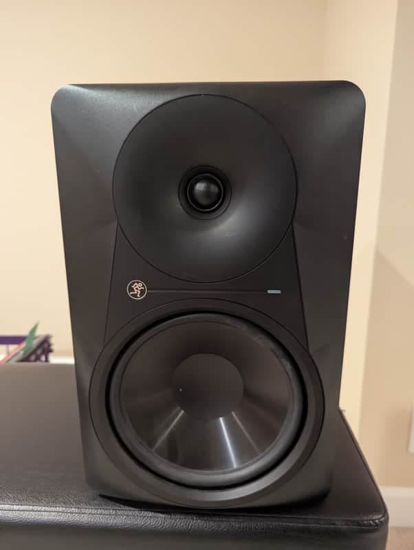 Mackie 824 Studio Monitor