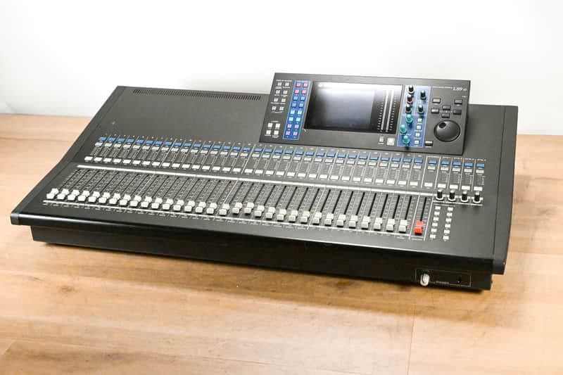 Yamaha LS9-32 32-Input Digital Mixing Console CG0110C