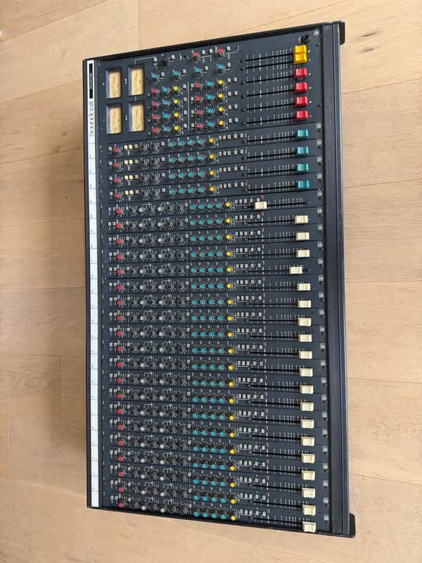 Soundcraft Series 200B 24-Channel 4-Bus Mixing Console 1980s - Black