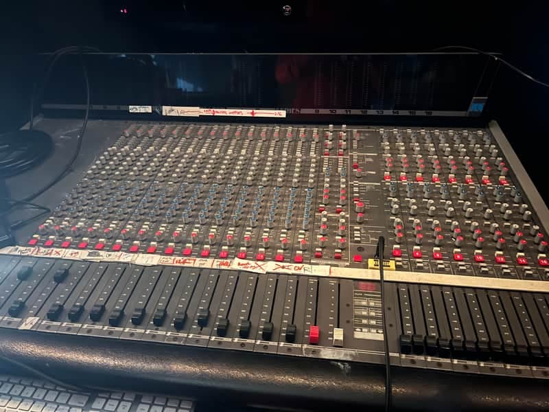 Allen & Heath Saber mixing console vintage 16x16