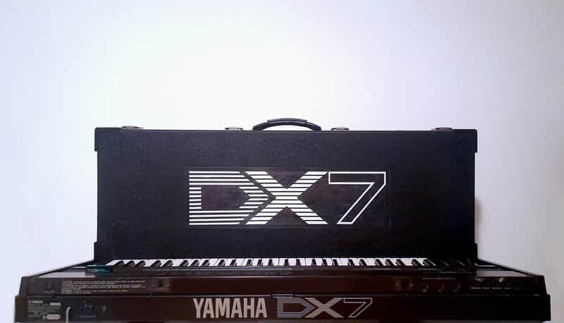 Yamaha DX7 SUPERMAX Programmable Algorithm Synthesizer 1983