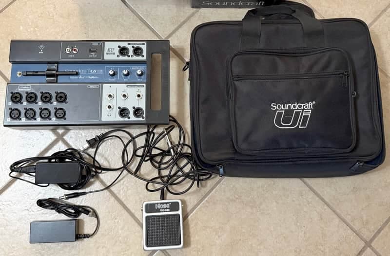 SoundCraft Ui 12 2020s With Case, 2 Power Supplies, FootSwitch