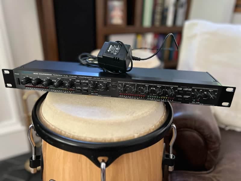 Alesis 3630 Dual-Channel Compressor / Limiter with Gate 1990s - Black