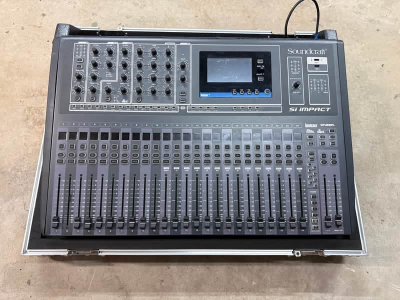 Soundcraft Si Impact 32-Channel Digital Mixer with Gator ATA Roadcase