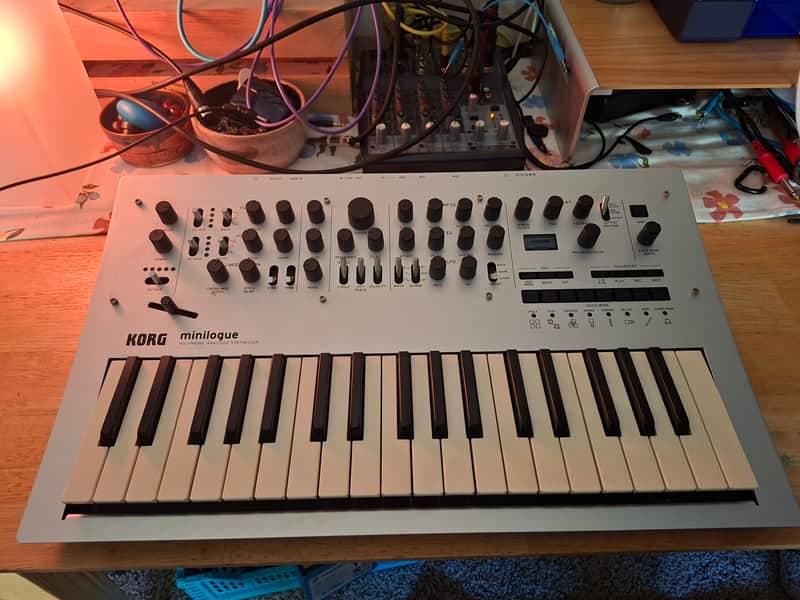 Korg Minilogue 4-Voice Polyphonic Analog Synthesizer 2016 - Present - Silver