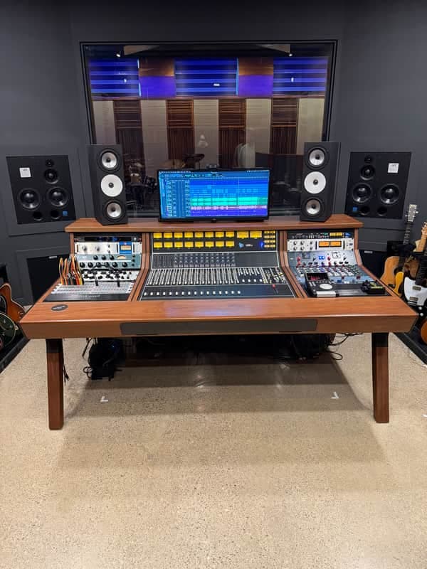 API 1608-II Recording Console (Loaded) w/ custom Desk