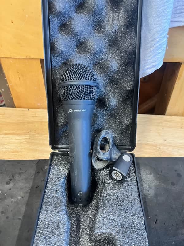 Peavey PVM 44 Dynamic Cardioid Microphone with Clip and case #1