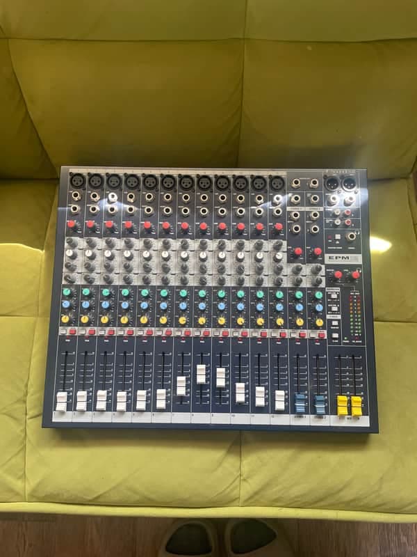 Soundcraft EPM12 12-Channel Mixer 2010s - Blue