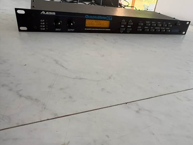 Alesis QuadraVerb GT 20k Bandwidth Simultaneous Guitar Effects Processor 1990s - Black